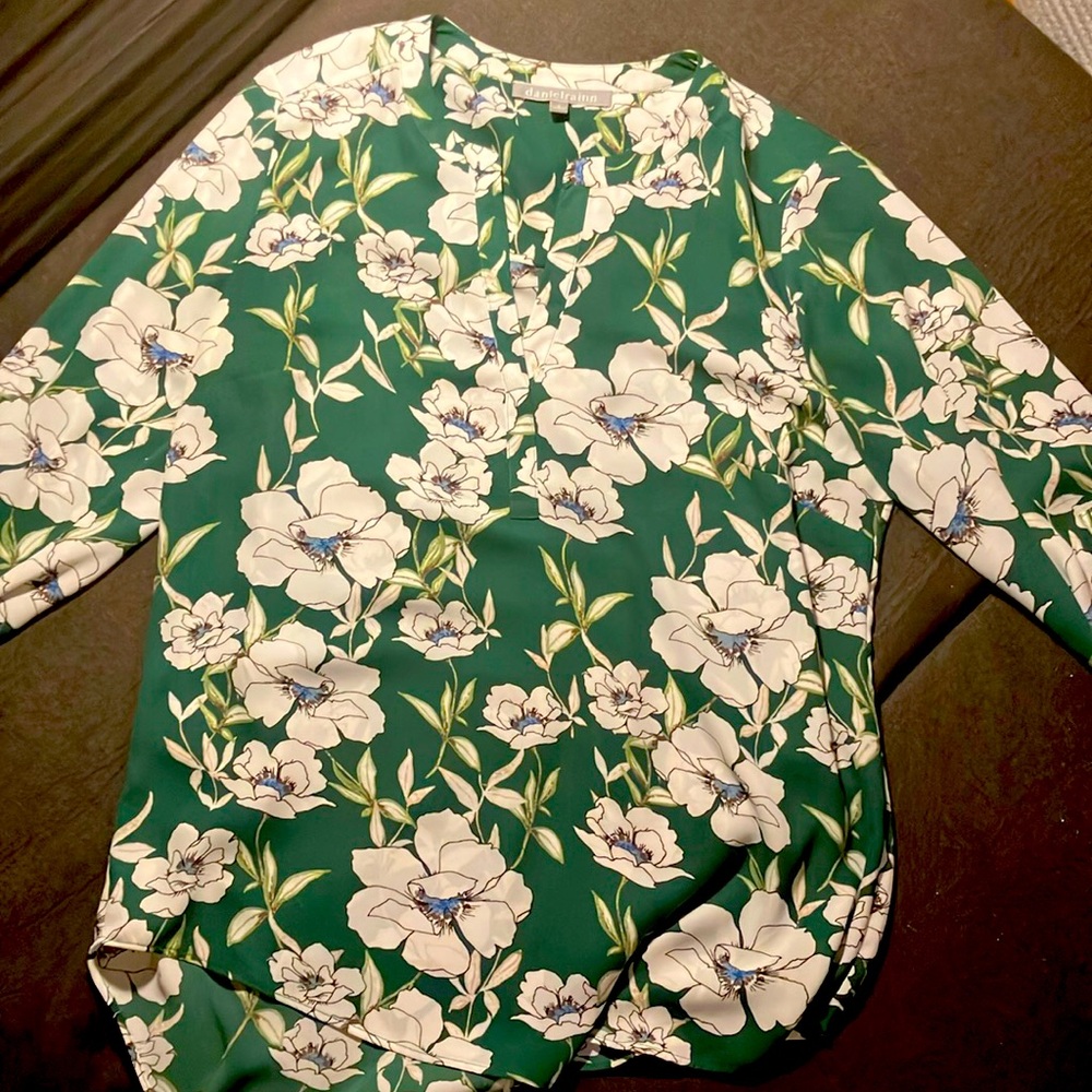 A floral Women’s Blouse in size 8